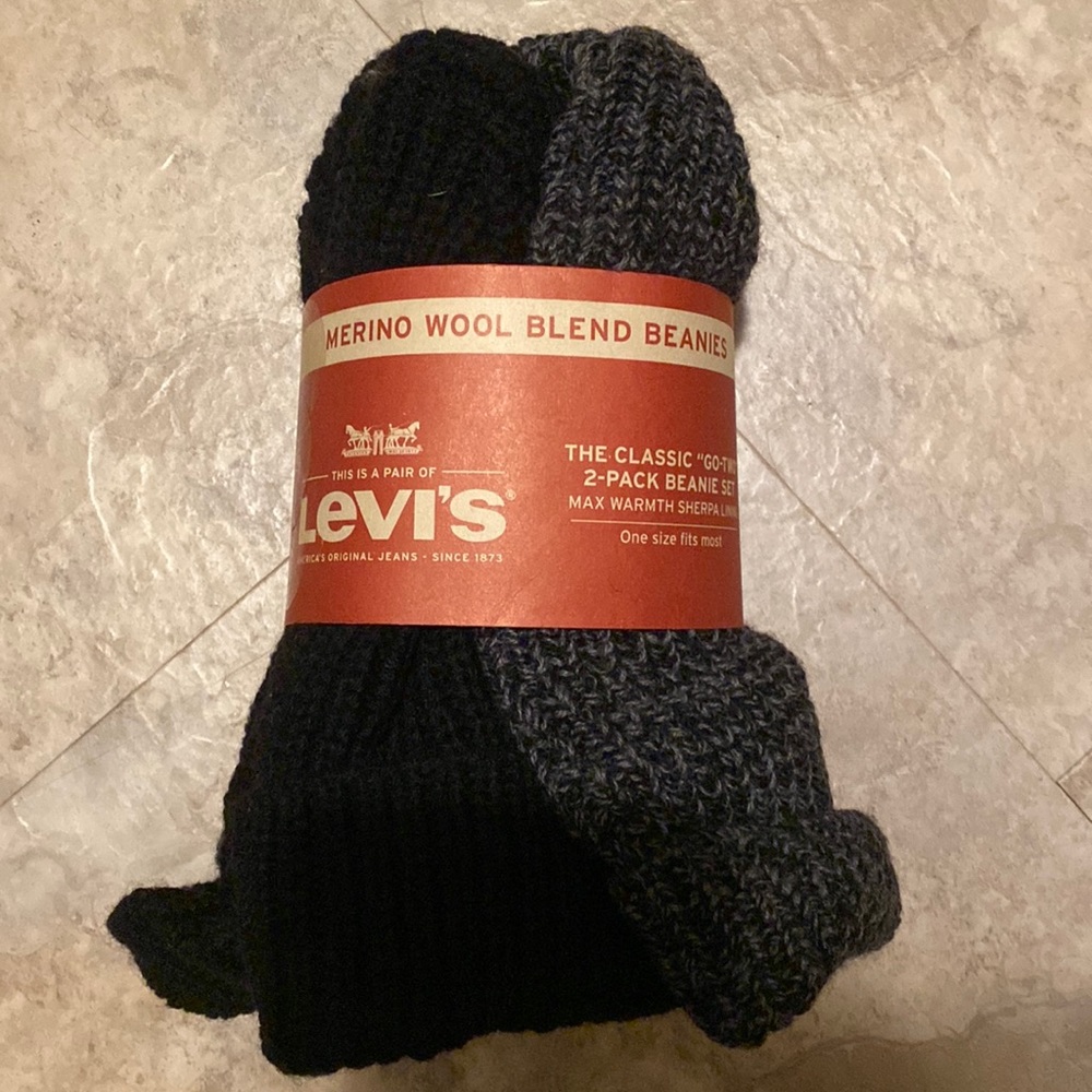 2pack Levi’s merino wool blend beanies